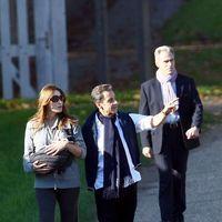 Nicolas Sarkozy and wife Carla Bruni taking a stroll with Giulia | Picture 113940